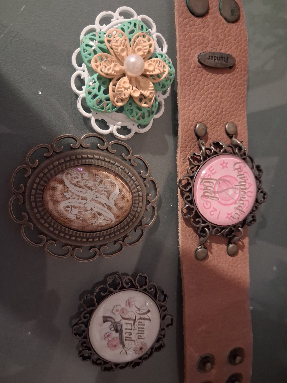 Vintage-Inspired Floral Cameo Kit with Leather Strap Accent